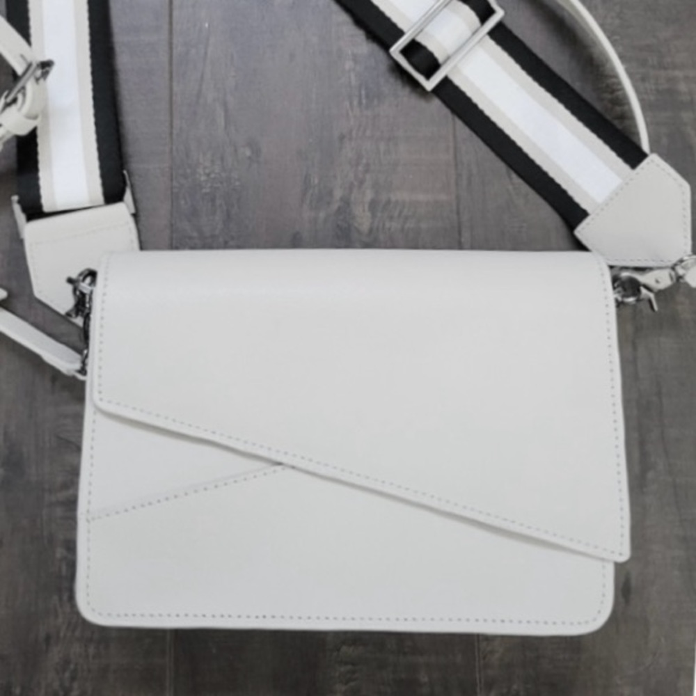 BOKIER CROSSTOWN SAFFIANO LEATHER CROSSBODY BAG W/(2) INTERCHANGEABLE STRAPS EUC
